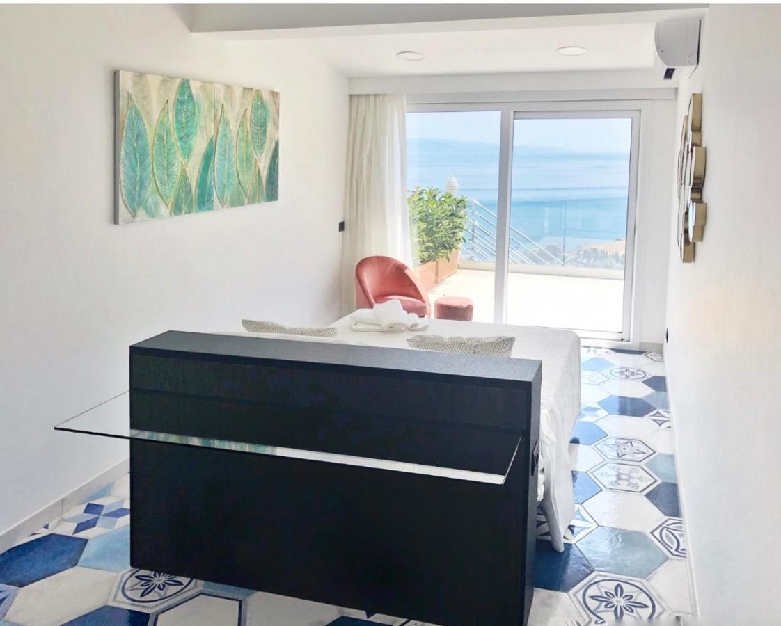 Suite Apartments Branco - Infinity Pool & Sea View - 5 Minuti Dal Centro Taormina Esterno foto